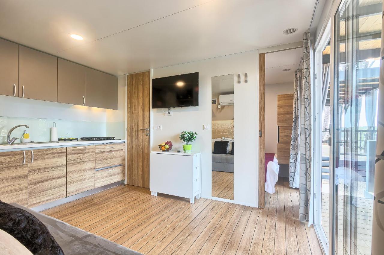 Total Escape Mobile Home Nera Camp Porton Biondi Rovinj Exterior foto